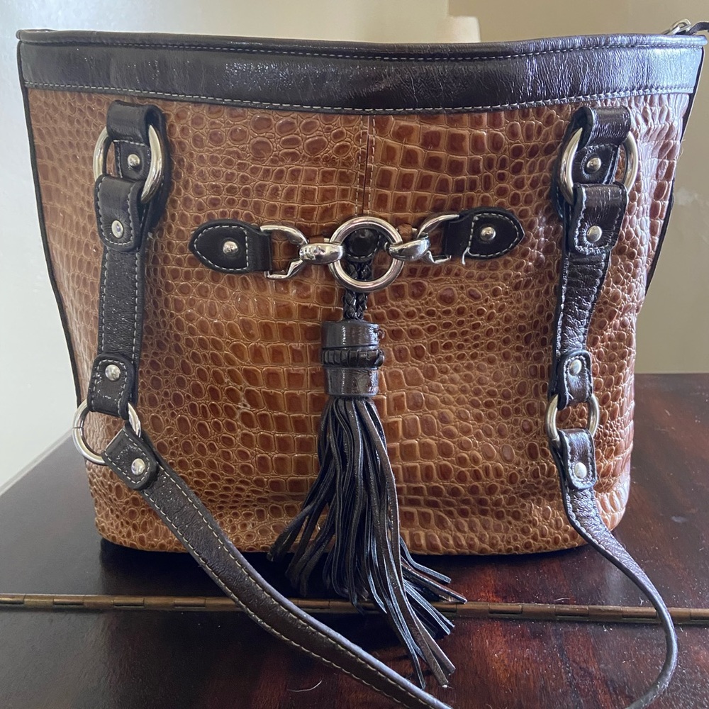 MC Brown stylish Purse in excellent condition I only used twice, very good bag💯